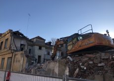 La Guida - Prosegue la demolizione dell’ex centro di lavoro protetto