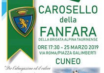 La fanfara degli alpini in via Roma nel giorno della cittadinanza onoraria La Guida - La fanfara degli alpini in via Roma nel giorno della cittadinanza onoraria