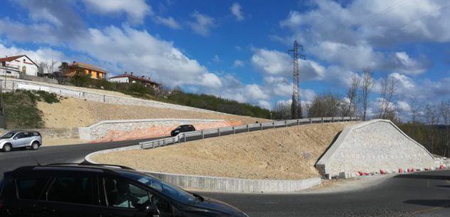 La Guida - Torna il senso unico su strada Bergoglio a Roreto di Cherasco