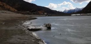 C’è poca acqua a Pontechianale affiora la borgata sommersa La Guida - C’è poca acqua a Pontechianale affiora la borgata sommersa