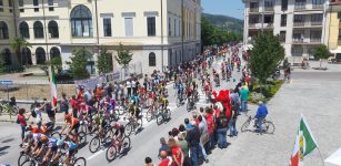 La Guida - La Carovana non passa in centro!