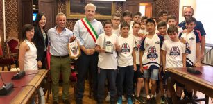 I giovani talenti di basket e volley premiati dal Comune La Guida - I giovani talenti di basket e volley premiati dal Comune