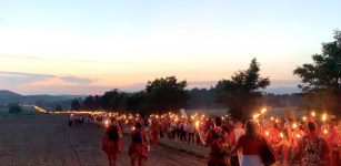 Dal Cuneese a Solferino per la fiaccolata della Croce Rossa La Guida - Dal Cuneese a Solferino per la fiaccolata della Croce Rossa