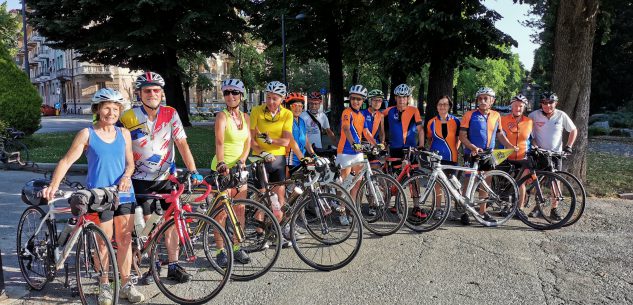 La Guida - 16 ultrasessantacinquenni in bici fino a Parigi