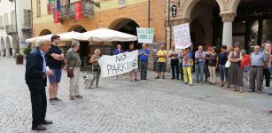 La Guida - Manifestazione per dire no ai due piani di parcheggio in piazza Europa