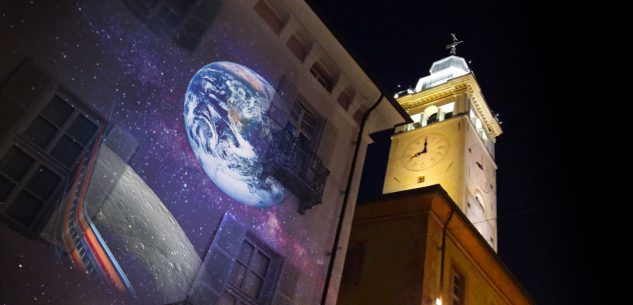 La Guida - Grande spettacolo di video mapping sulla Luna in via Roma