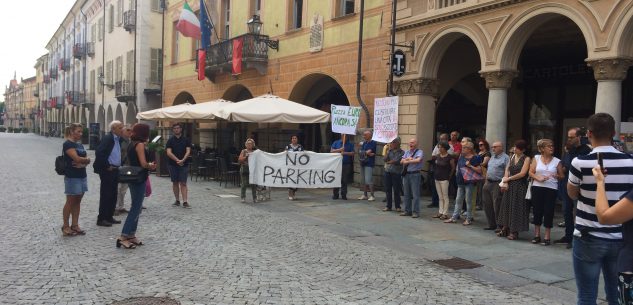 La Guida - Parcheggio in piazza Europa, la protesta continua