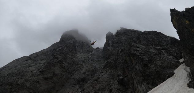 La Guida - Valle Gesso, recuperati illesi i tre alpinisti sulla cima Nasta