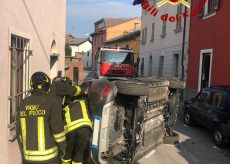 La Guida - Auto si ribalta a Boves, feriti madre e figlio