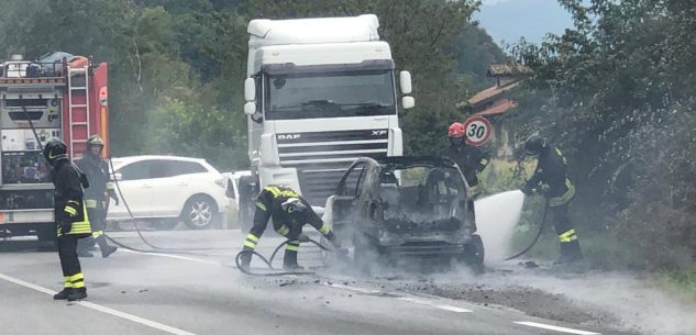 La Guida - Auto in fiamme tra Fontanelle e Borgo