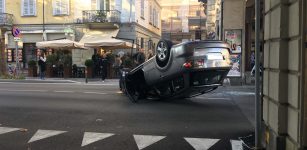 Auto si ribalta in centro Cuneo, nessun ferito La Guida - Auto si ribalta in centro Cuneo, nessun ferito