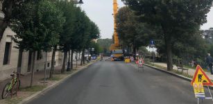 La Guida - Un tratto di corso Giovanni XXIII chiuso al traffico per smontare una gru
