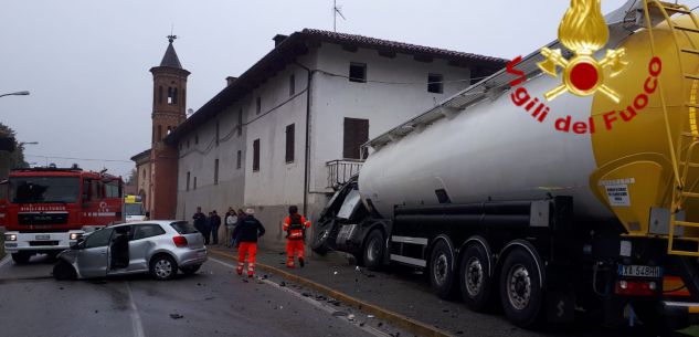 La Guida - Schianto auto-tir, muore una donna a Termine di Villafalletto