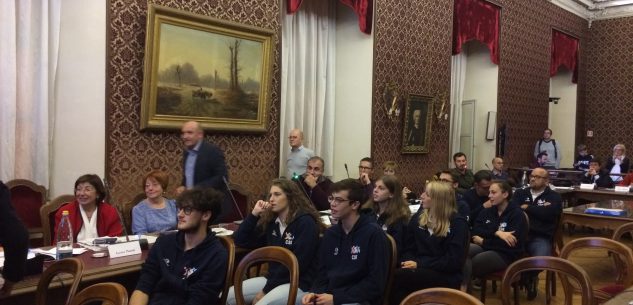 La Guida - I giovani talenti del nuoto cuneese premiati in Comune