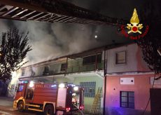 La Guida - Incendio all’ex deposito Fonti San Maurizio di Roccaforte Mondovì (foto e video)