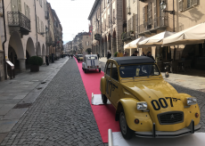 La Guida - Un tappeto rosso in via Roma per i 100 anni della Citroën