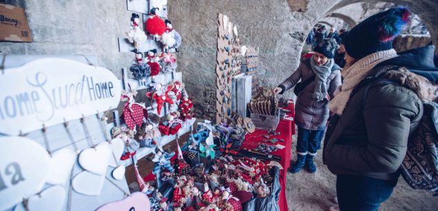 Immagini Di Mercatini Di Natale.Fine Settimana Con Il Mercatino Di Natale Al Forte Di Vinadio La Guida La Guida