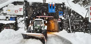 La Guida - Tenda, sul lato italiano la neve e su quello francese la pioggia