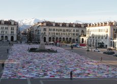 La Guida - Viva Vittoria colora con 15.000 coperte piazza Galimberti