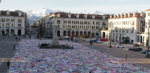 La Guida - Viva Vittoria colora con 15.000 coperte piazza Galimberti