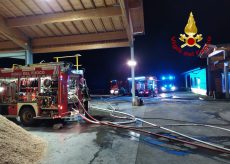 La Guida - Frassino, incendio nella notte per un deposito di cippato