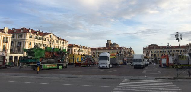 La Guida - Viene allestito il luna park in piazza Galimberti