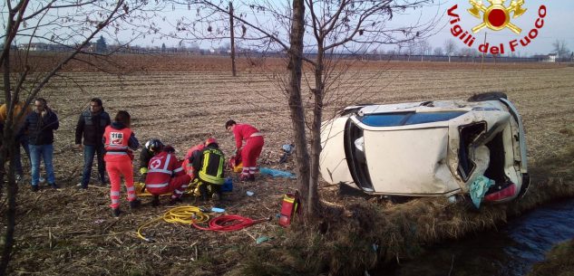 La Guida - Auto fuori strada, donna ferita a Tetto Croce