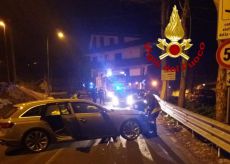 La Guida - Sbanda e finisce contro il guard rail a Limone