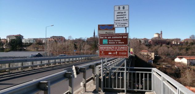 La Guida - Sicurezza stradale e biciclette, nuovi cartelli all’ingresso della città