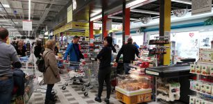 La Guida - Alla Coop di Cuneo in molti fanno la scorta alimentare