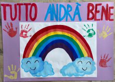 La Guida - “Andrà tutto bene”, arcobaleni dei bambini sulle case