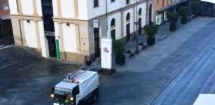 “Sanificazione” in via sperimentale di vie e piazze a Saluzzo La Guida - “Sanificazione” in via sperimentale di vie e piazze a Saluzzo