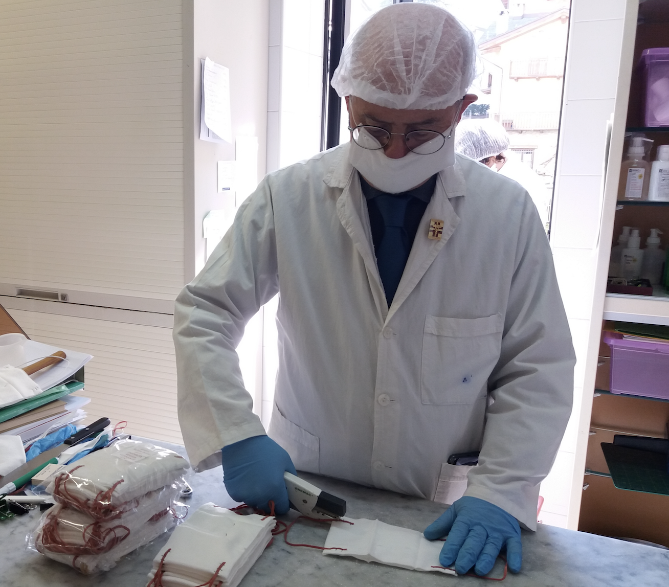 La farmacia di Vernante produce in casa mascherine e gel disinfettante