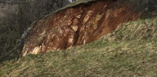 La Guida - Frana a fianco della strada per Aradolo