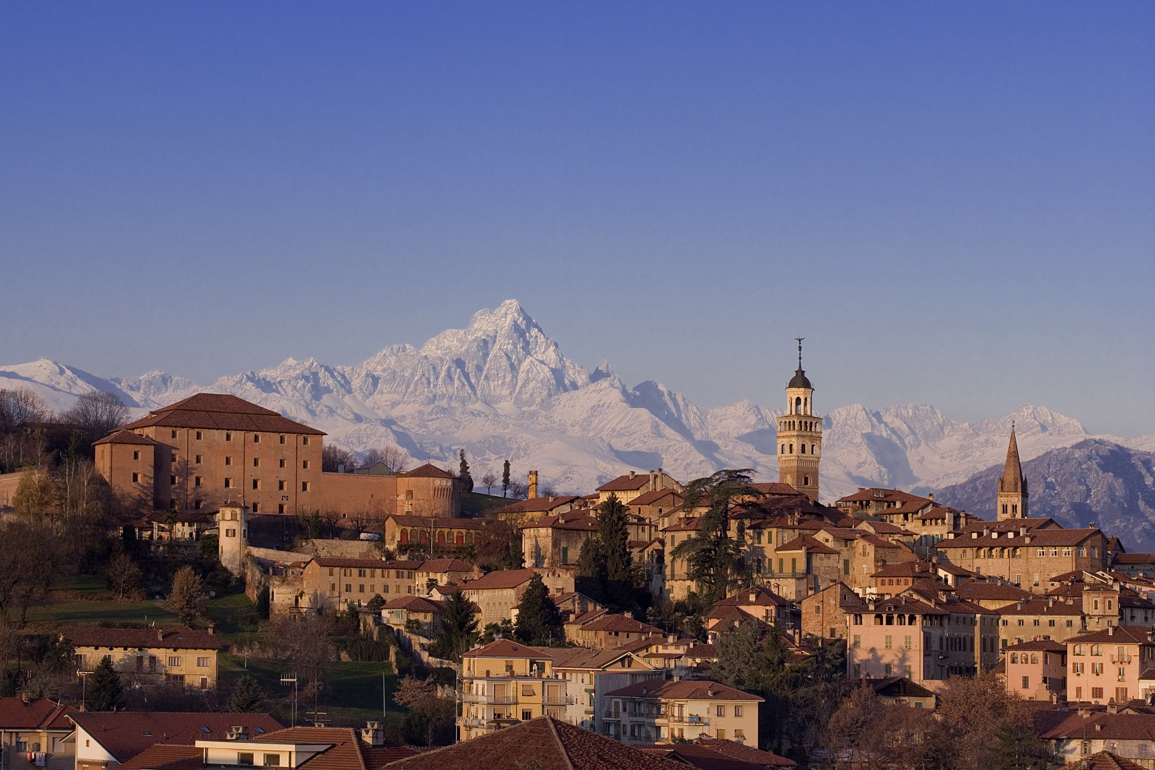 Saluzzo panorama con Monviso