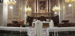 La Guida - Sì ai funerali, no alle Messe, dura reazione dei Vescovi italiani