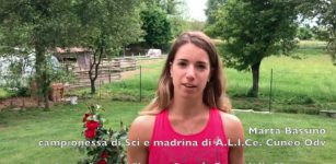 La Guida - Gli auguri per la festa della mamma cantati da persone afasiche (video)