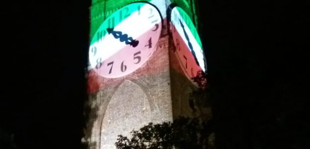 La Guida - La torre del Belvedere si illumina con il tricolore