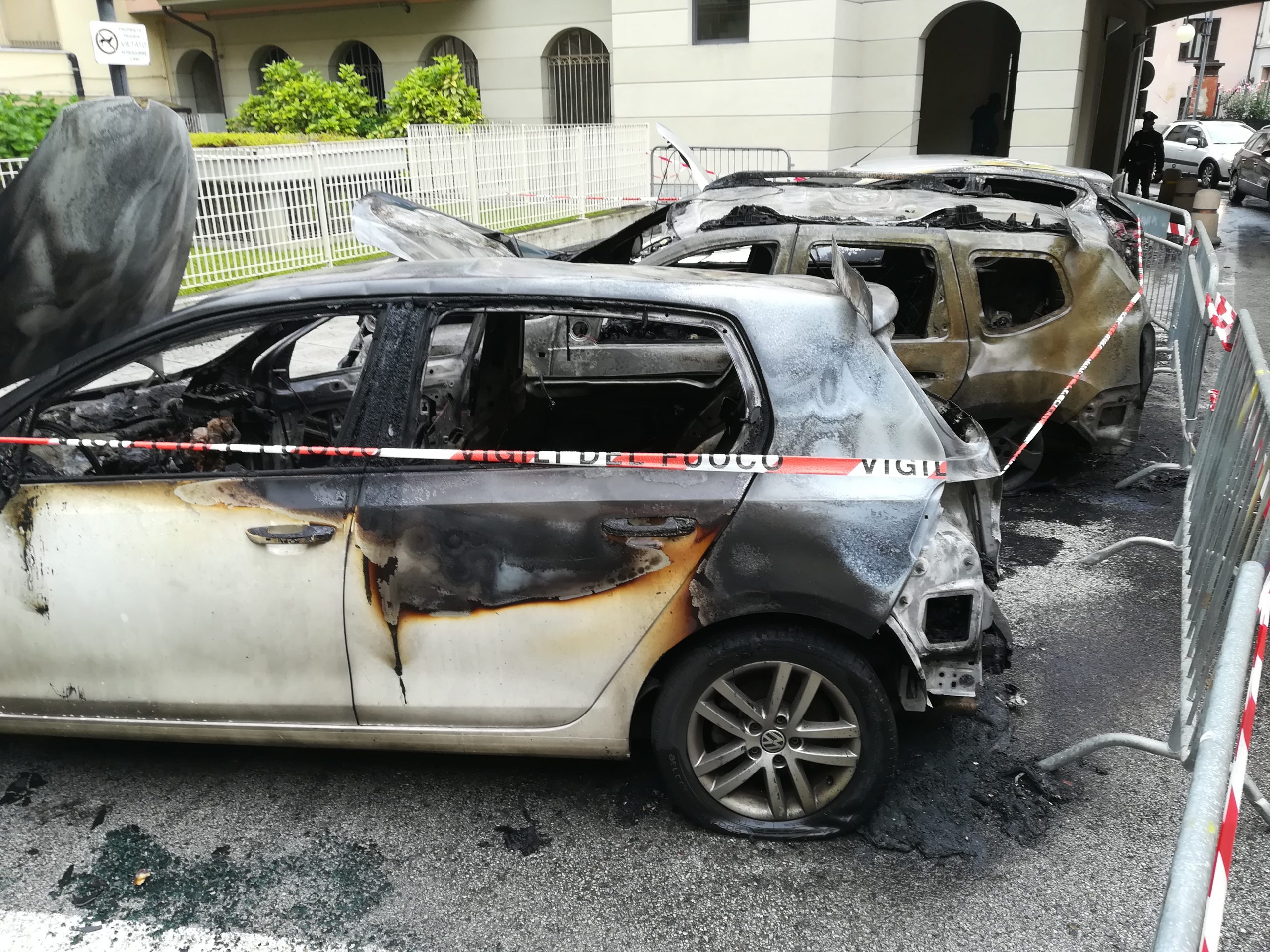 Borgo, tre auto distrutte dalle fiamme - La Guida - La Guida