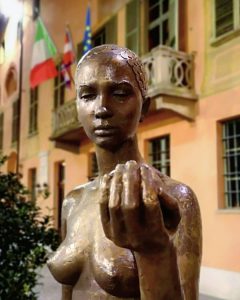 Cherasco - Statua di Sergio Unia all'aperto