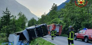 La Guida - Camion d’acqua si ribalta sulla strada