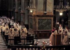 La Guida - Cento sacerdoti con la mascherina e distanziati hanno celebrato la Messa del crisma