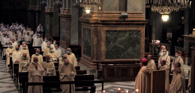 La Guida - Cento sacerdoti con la mascherina e distanziati hanno celebrato la Messa del crisma