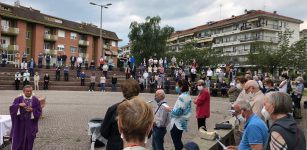 Celebrare all’aperto anche i funerali per consentire a più gente di partecipare La Guida - Celebrare all’aperto anche i funerali per consentire a più gente di partecipare