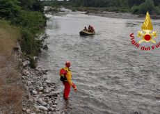 La Guida - I Vigili del fuoco soccorrono un pescatore bloccato su un isolotto