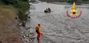 La Guida - I Vigili del fuoco soccorrono un pescatore bloccato su un isolotto