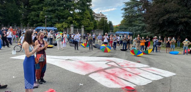 La Guida - Un pugno chiuso al Parco della Resistenza contro tutte le forme di discriminazione