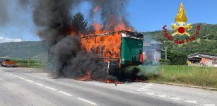 La Guida - Prende fuoco un camion pieno di biciclette