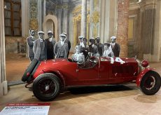 La Guida - Fotografie in bianco e nero, auto storiche e aria di competizione in San Francesco