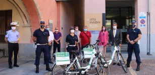 La Guida - Egea dona due bici elettriche alla Polizia municipale albese